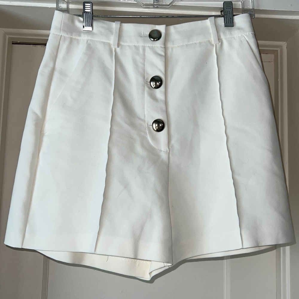 Zara white shorts. Never worn - great condition. Size M